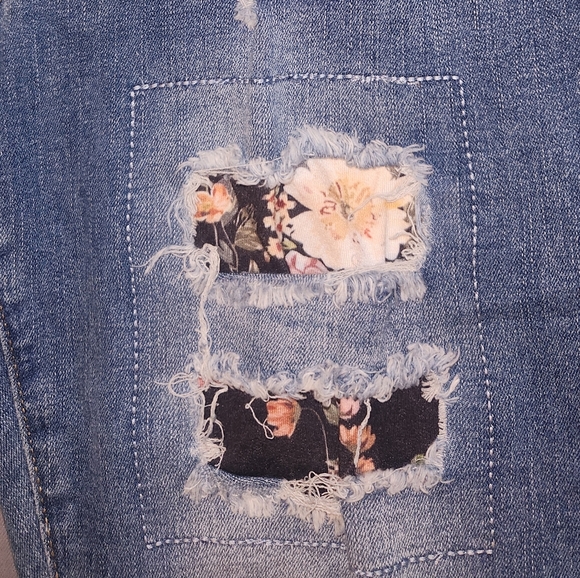 Ripped hole, flower pattern, embroidered women's boyfriend jeans - Picture 5 of 15